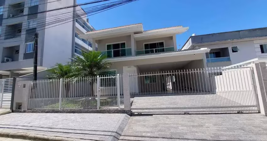 Sobrado espaçoso e moderno - 196m² em terreno de 300m²