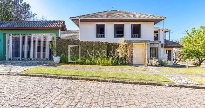 Casa de condomínio com  4 quartos sendo 2 suítes  no bairro santa felicidade.