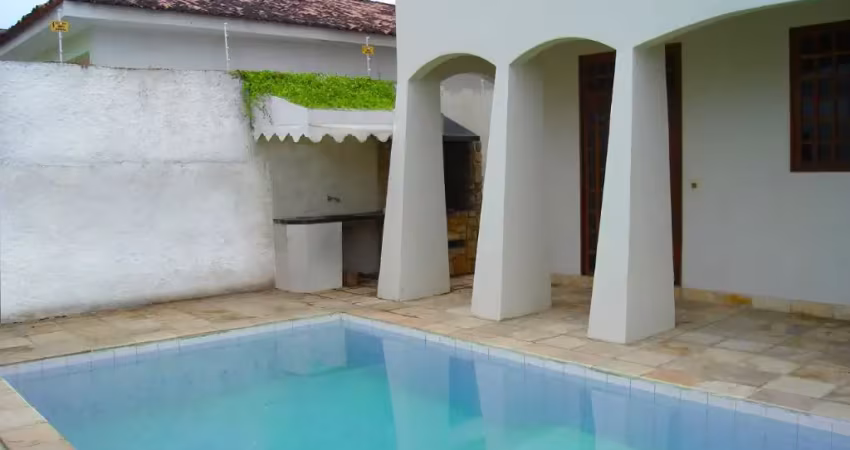 Casa a venda no bairro universitário em caruaru com 4 quartos sendo 1 suíte (dependência completa)
