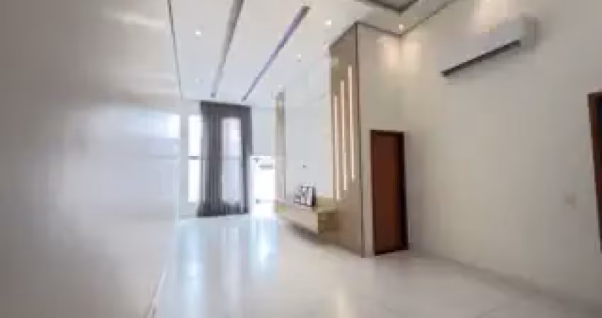 Casa de alto padrão no parque dez - financia/ 3 quartos - semi mobiliada