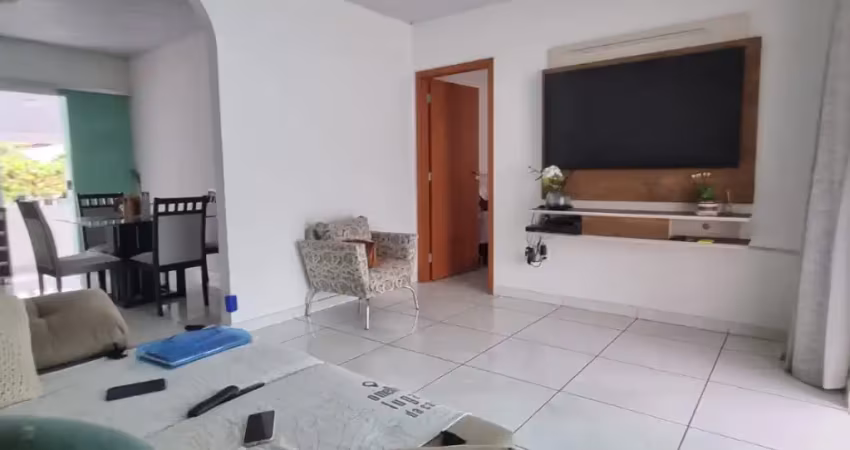 Casa na cidade nova com quintal / financia pelo banco