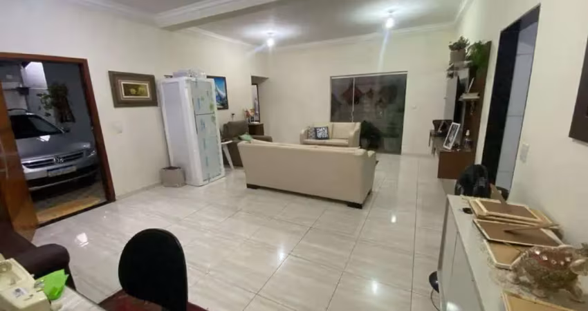 Vende-se casa com excelente estrutura no bairro elza amuí i