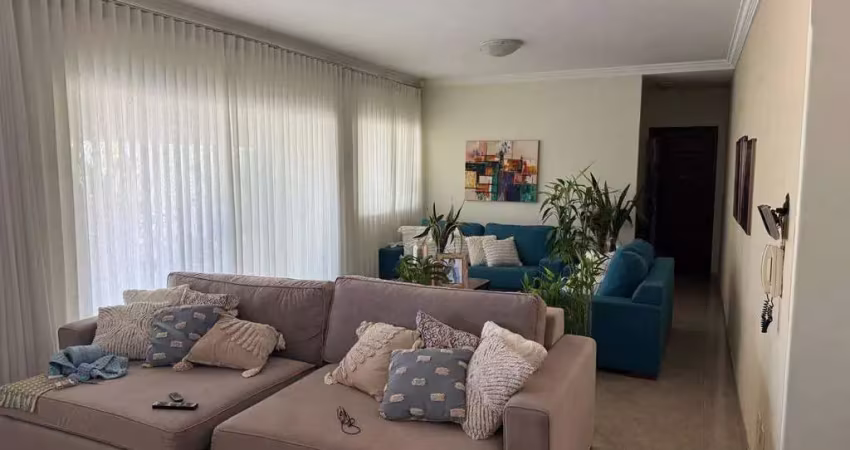 Vende-se casa no parque das américas com excelente espaço e acabamento!