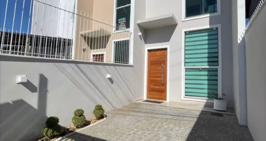 Geminado semi-mobiliado com 2 quartos no bairro petrópolis