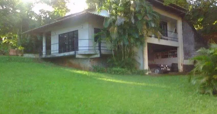 Excelente casa de campo 2/4 com suíte, mobiliada com área gourmet privativa em condomínio