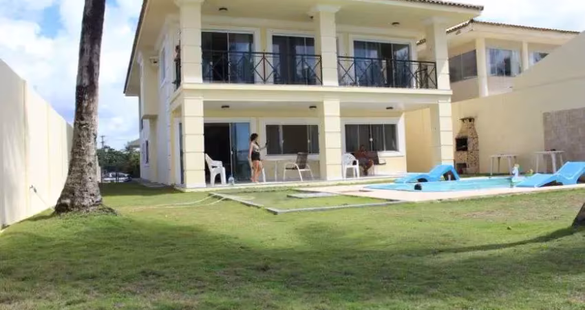 Casa em vilas do atlântico, em frente ao mar com 2 andares. são quartos, sendo 5 suítes