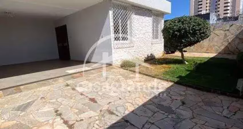 Casa com 5 quartos para alugar na Rua Itumbiara, 1, Nossa Senhora Aparecida, Uberlândia