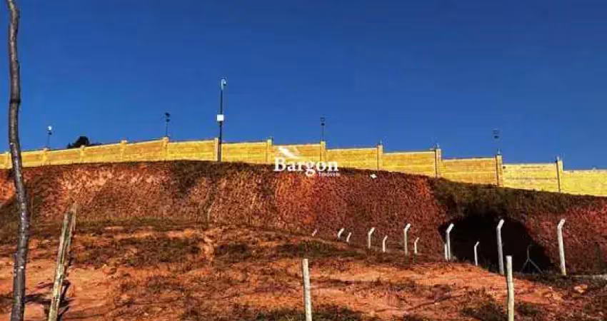 Lote em declive com 453m² a venda no condomínio estrela alta em juiz de fora