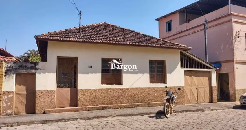 Casa com 4 quartos sendo 1 suíte a venda no centro de lima duarte