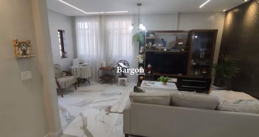 Casa triplex com 5 quartos sendo 2 suites a venda no bairro industrial em juiz de fora