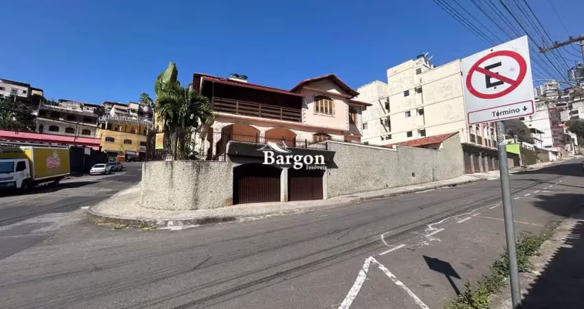 Casa duplex com 4 quartos sendo 2 suítes a venda no bairro santa cecilia em juiz de fora