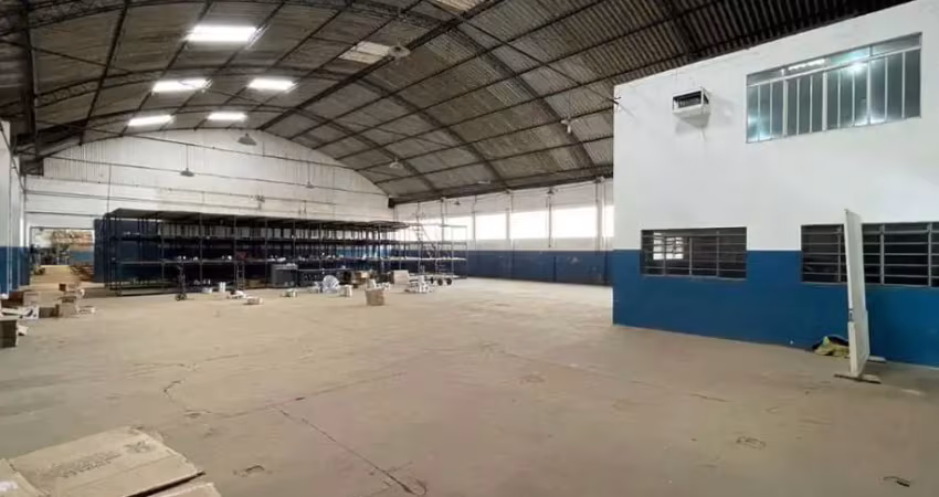 Pavilhão/galpão para alugar de frente para a rodovia anhanguera, em araras/sp.