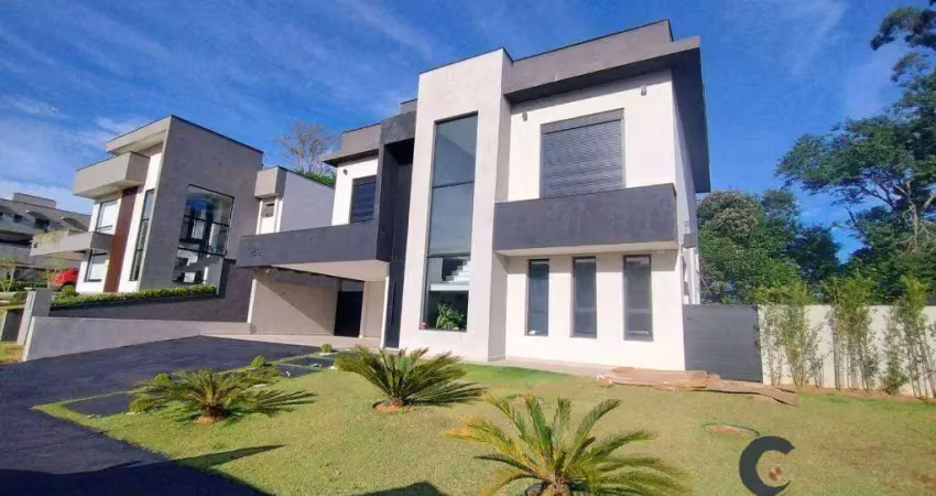 Linda casa com 4 dorms/2sts, living integrados, amplo quintal, planejados!
