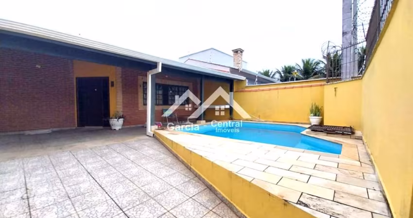 Casa com piscina em Peruíbe