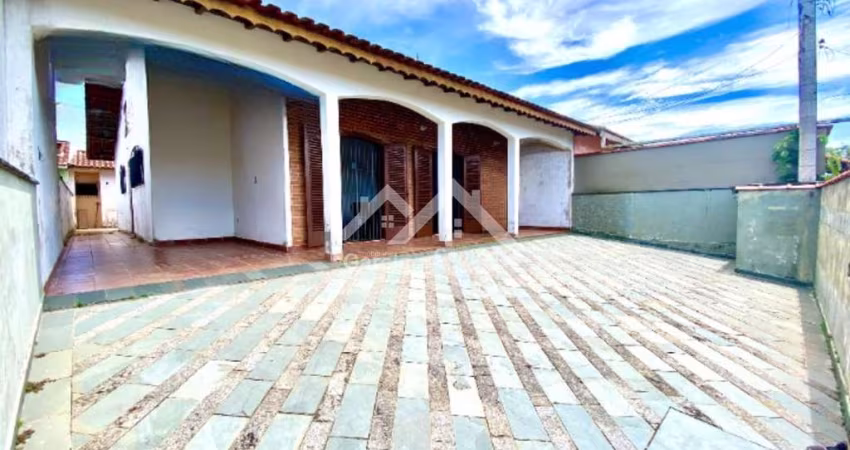 Casa a 600 metros da praia em Peruíbe
