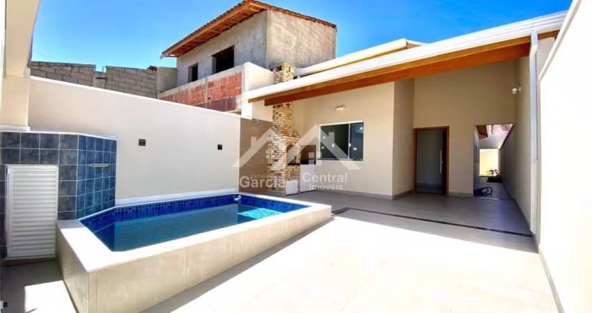 Casa nova com piscina em Peruíbe