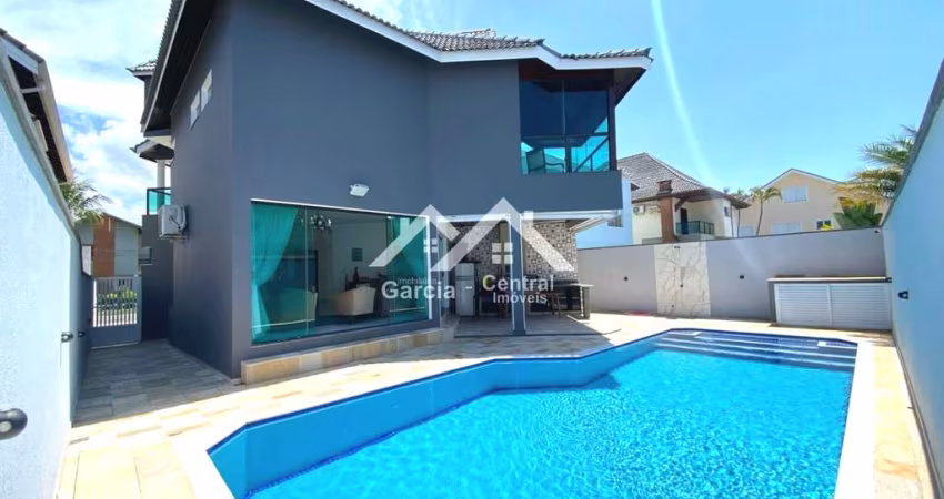 Casa em condomínio frente mar em Peruíbe