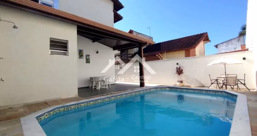 Sobrado com piscina em Peruíbe