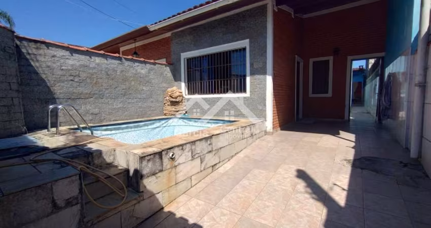 Casa com 3 quartos e área de lazer com Piscina em Peruíbe