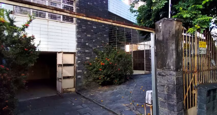 Vendo casa no bairro da encruzilhada com 4 quartos e 4 vagas  e 4 wcs