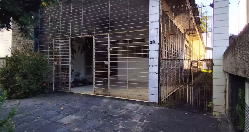 Vendo casa no bairro da encruzilhada com 4 quartos e 4 vagas  e 4 wcs