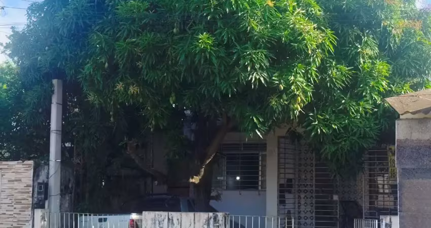 Casa com 2 quartos à venda na Rua Hermílio Gomes, 188, Campo Grande, Recife