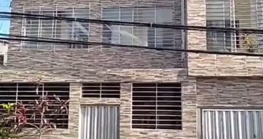 Vendo casa no porto da madeira com 3 quartos, 3 banheiros e 1 vaga de garagem.