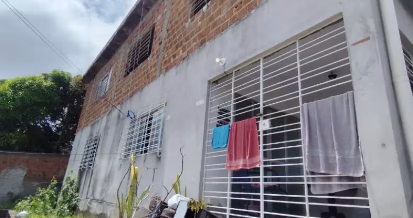 Vendo duas casas, no fragoso, com 3 quartos, sala, 1 vaga de garagem.