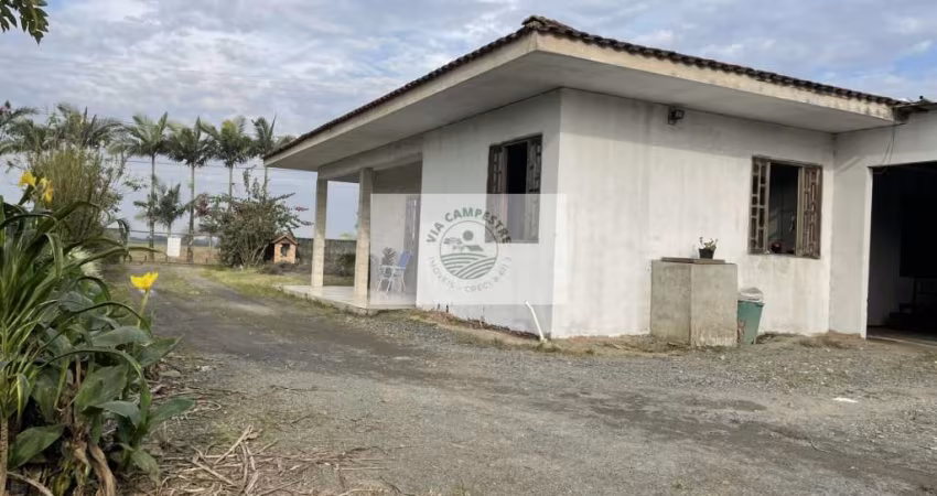 Residência no Vila Nova com 4 dormitórios, amplo terreno de 1.195 m², escriturado, na Estrada Blumenau