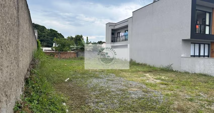 Terreno em Piçarras, apenas 600 metros da praia, escriturado, rua pavimentada