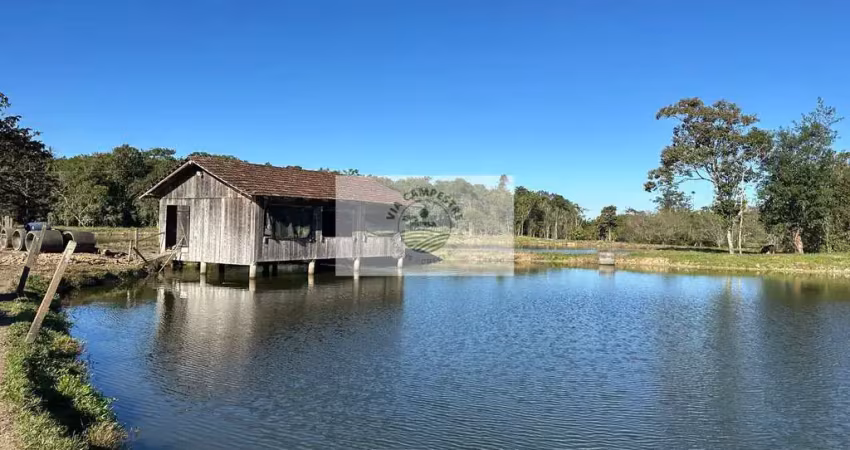 Sítio com 42.700 m², em pirabeiraba, toda documentada, com tres lagos e pastagem