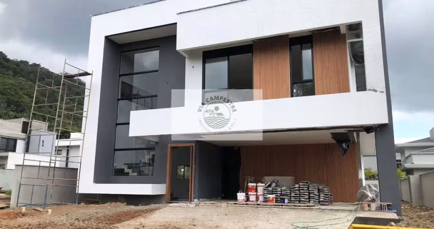 Residencia alto padrão, em condominio fechado, 4 suites, em construção, com piscina