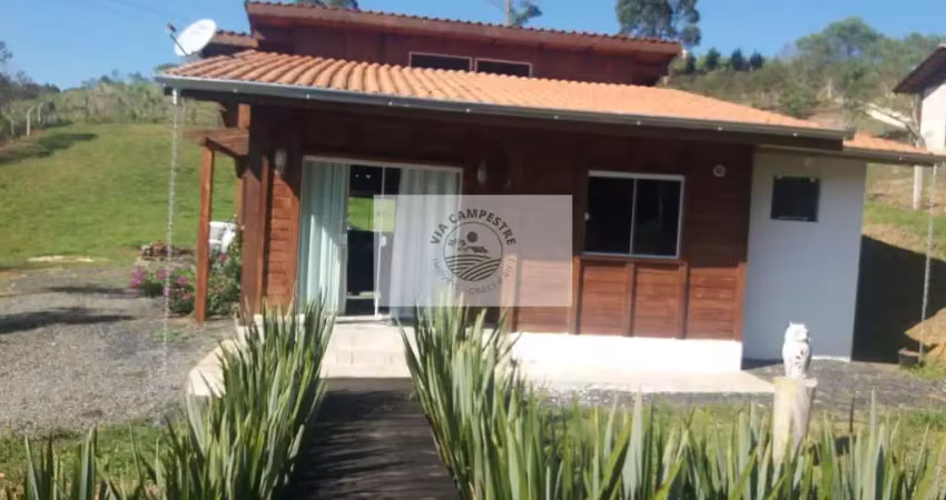 Sítio com 4.000 m², com casa de 2 dormitorios, lago, todo cercado, aceita carro