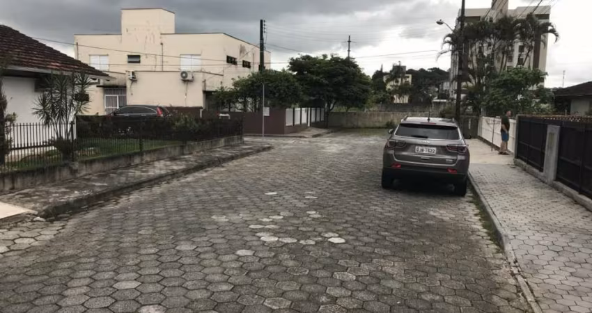 Residencia averbada no Bom Retiro, 4 dormitorios, pode ser financiada