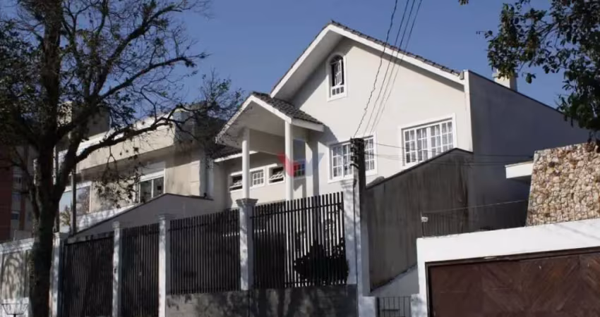 Excelente casa a venda  com 330m  no alto da xv, localização privilegiada e casa averbada no local