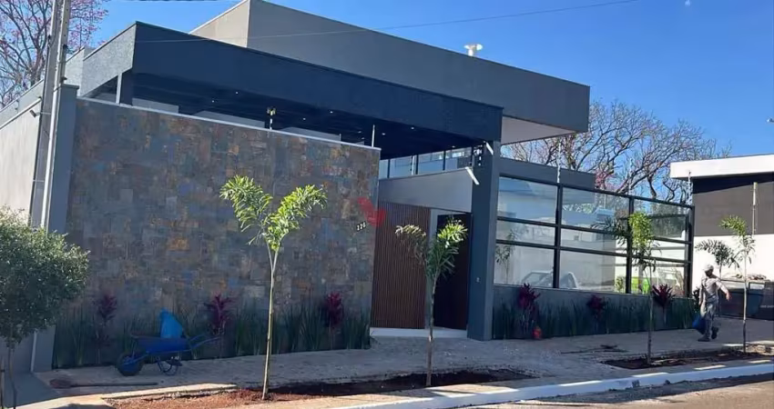 Casa dos sonhos à venda no jardim munique  3 suítes, piscina e churrasqueira