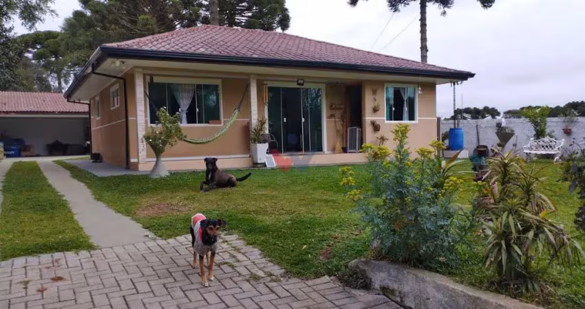 Casa ampla com 3 quartos em área verde, a 5 km do centro