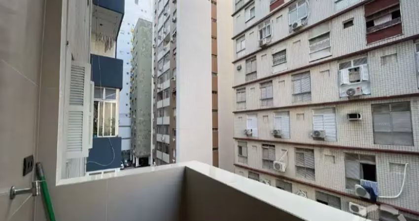 Apartamento reformado no josé menino – a poucos metros da praia!