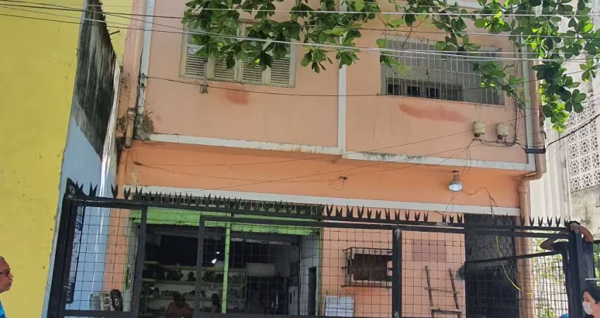 Alugo apartamento com 100m2, 3 quartos na avenida dantas barreto  proximo ao forte  5 pontas