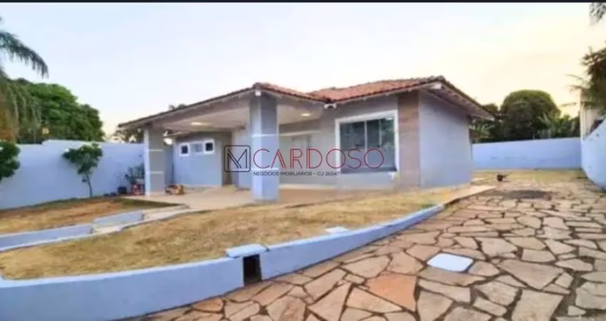 Casa na rua !0 vazado pra rua 12, casa 04 quartos em condomínio