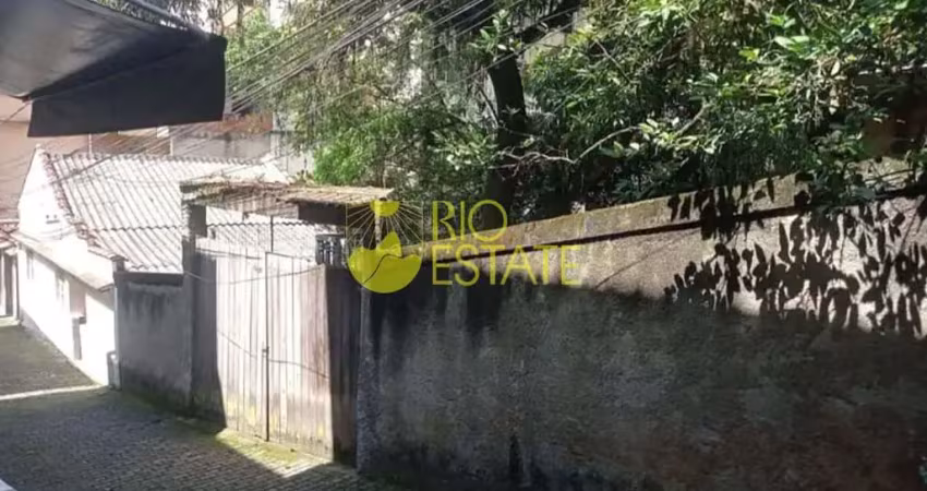 Casa com 03 quartos à venda no ano bom, barra mansa