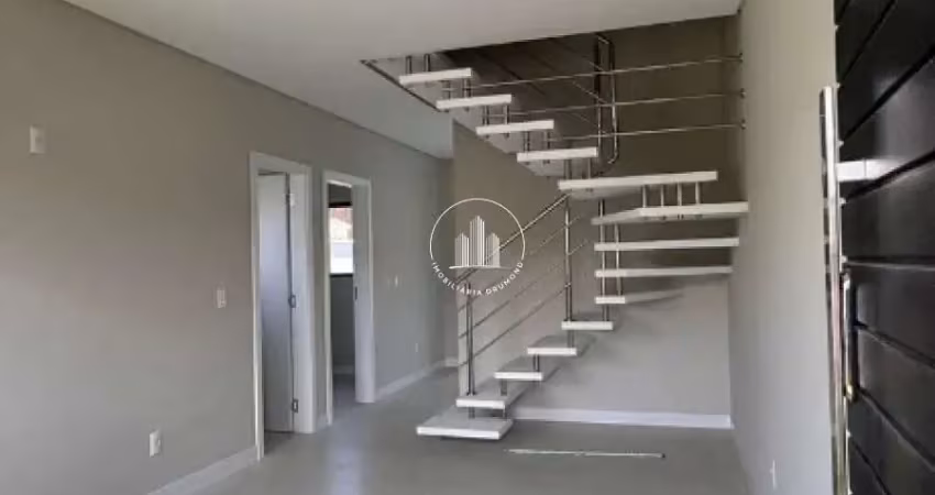 Sobrado geminado 2 quartos com 2 suítes - alto aririú - plc