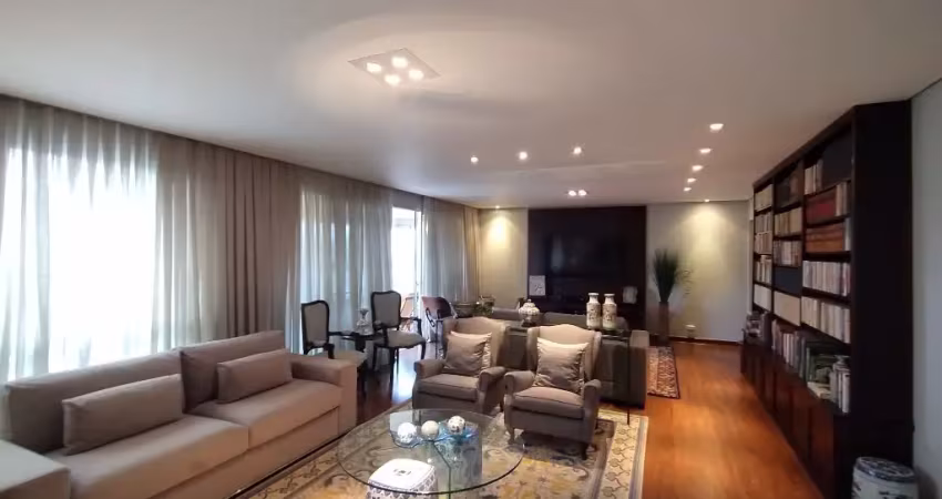 Oportunidade! lindo apartamento, reformado, espaçosos, ventilado e iluminado. 1 por andar
