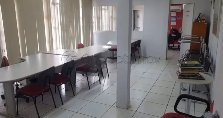 Comercial padrão de 110m² com 02 banheiros para locação - independência