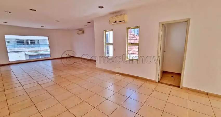 Salão comercial de 60m² com 01 banheiro disponível para locação - centro