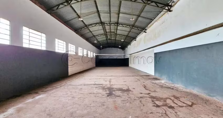 Imóvel comercial de 440m² com 03 banheiros para locação - quintino facci i