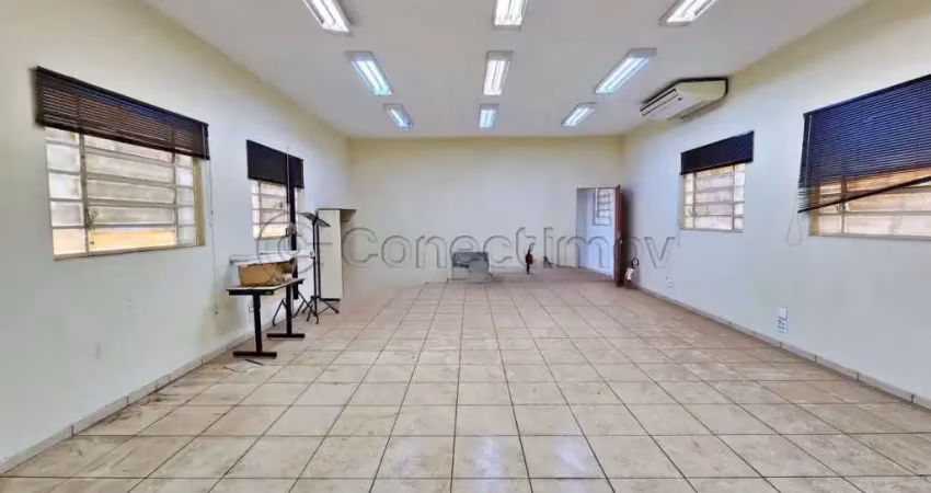 Sala comercial de 112m² com 02 banheiros para locação no bairro jardim jóquei clube
