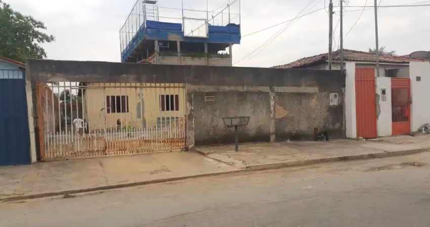 Preço de ocasião. casa com 2 quartos  e piscina no jardim dos ipês