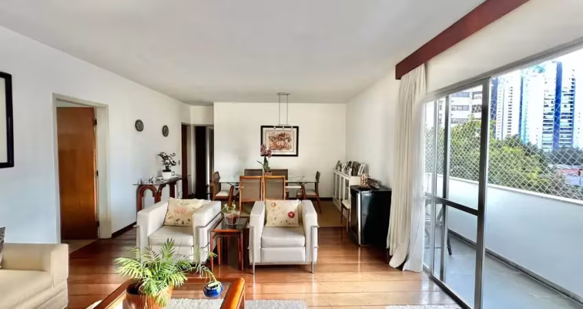 Quer comprar um ótimo apartamento com uma planta excelente e bem localizado para reforma? achou !!