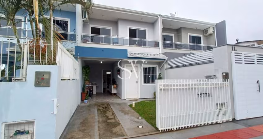 Casa Sobrado a venda de 02 Dormitórios com mobília planejada no bairro Santa Felicidade em São José-SC